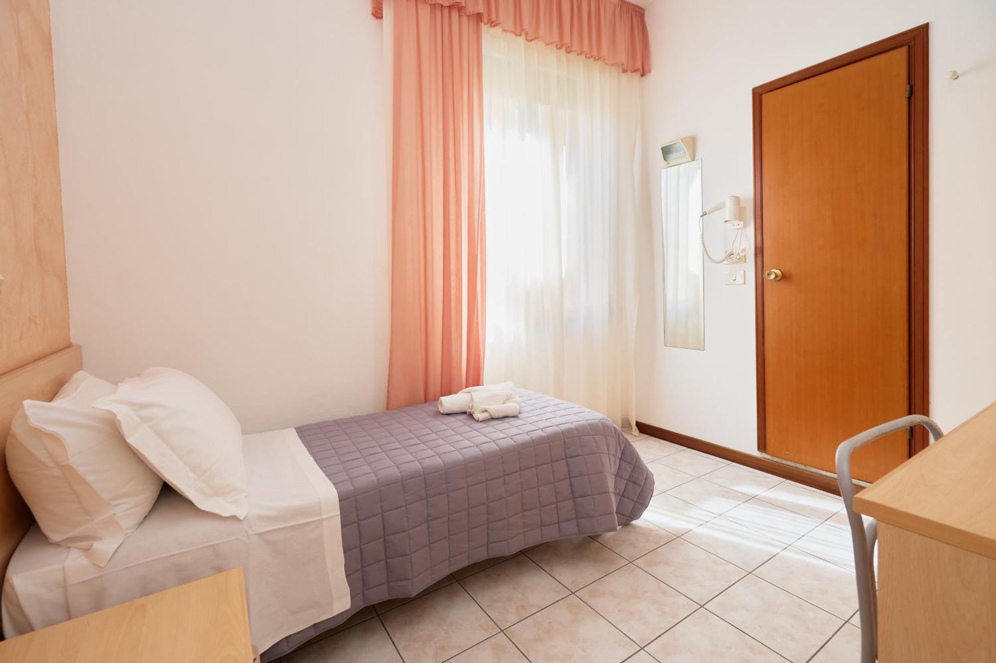 Hotel Jolanda Bellaria-Igea Marina Exteriör bild