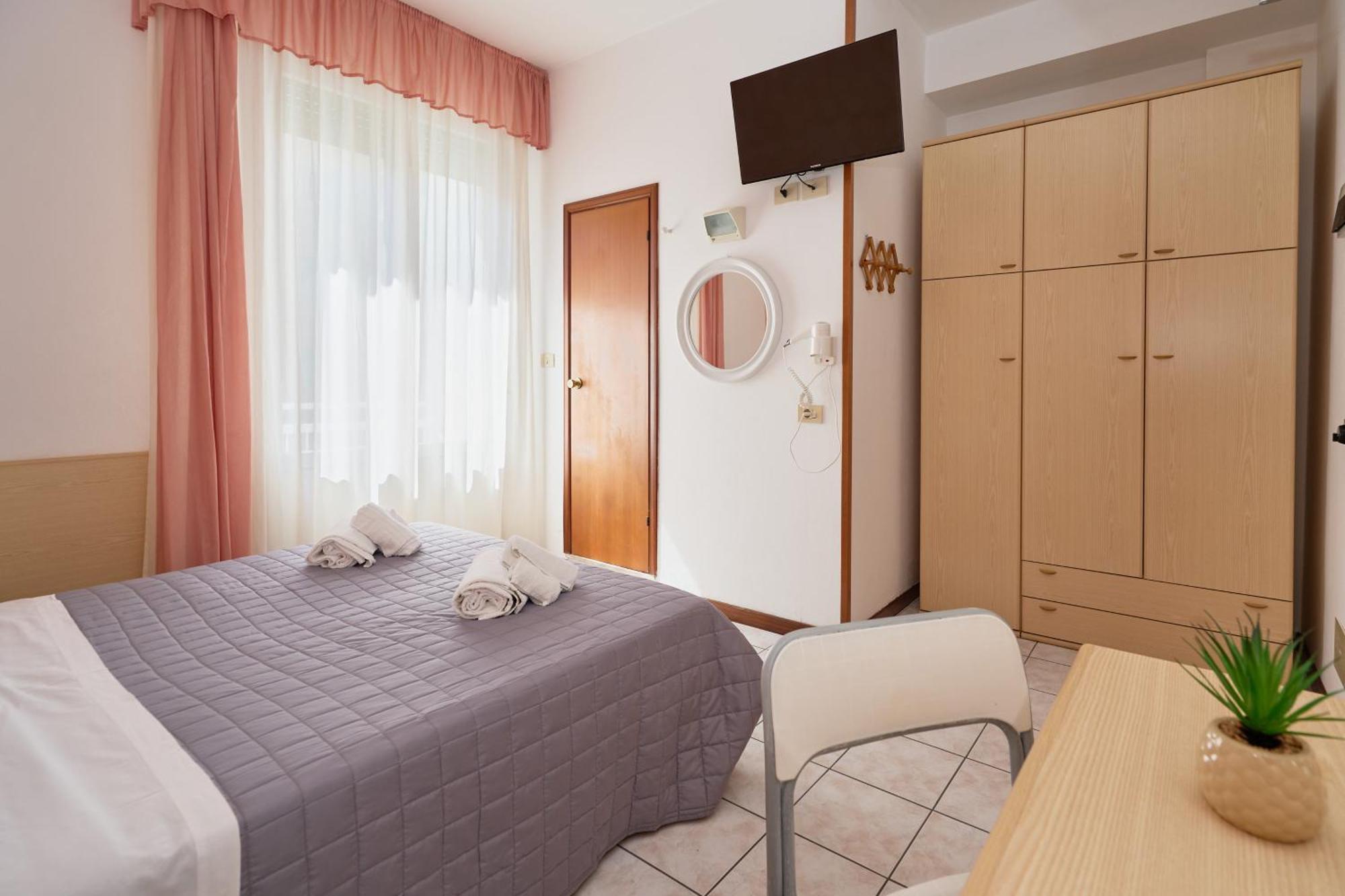 Hotel Jolanda Bellaria-Igea Marina Exteriör bild