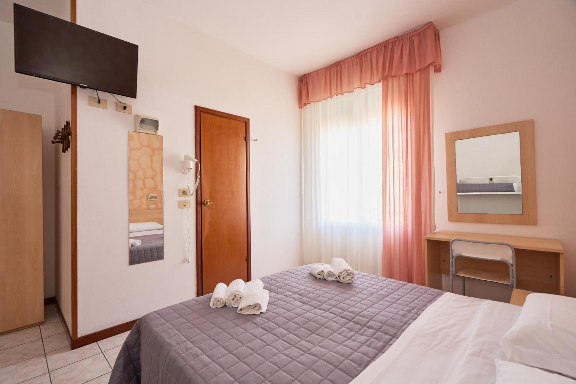 Hotel Jolanda Bellaria-Igea Marina Exteriör bild