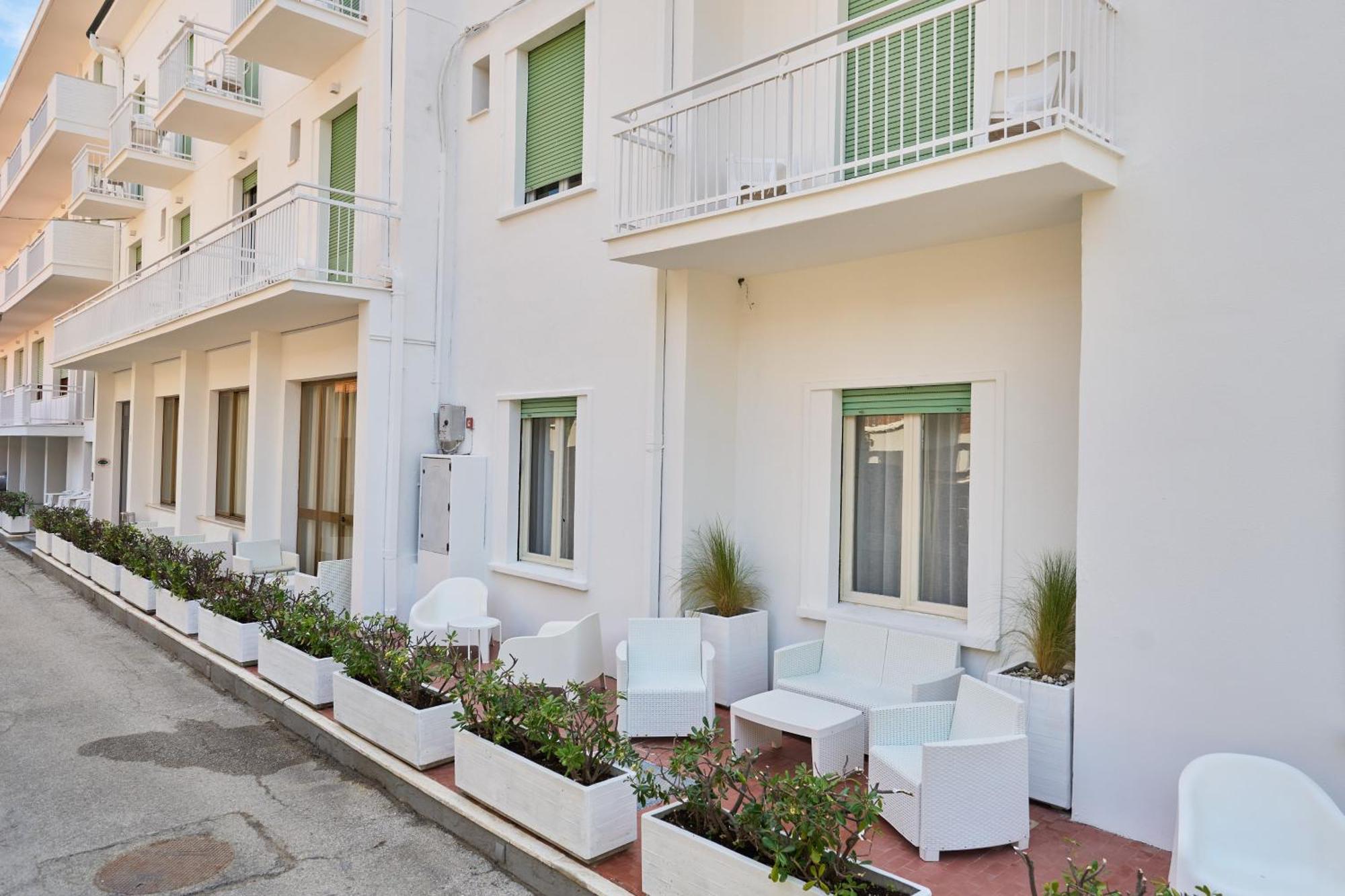 Hotel Jolanda Bellaria-Igea Marina Exteriör bild