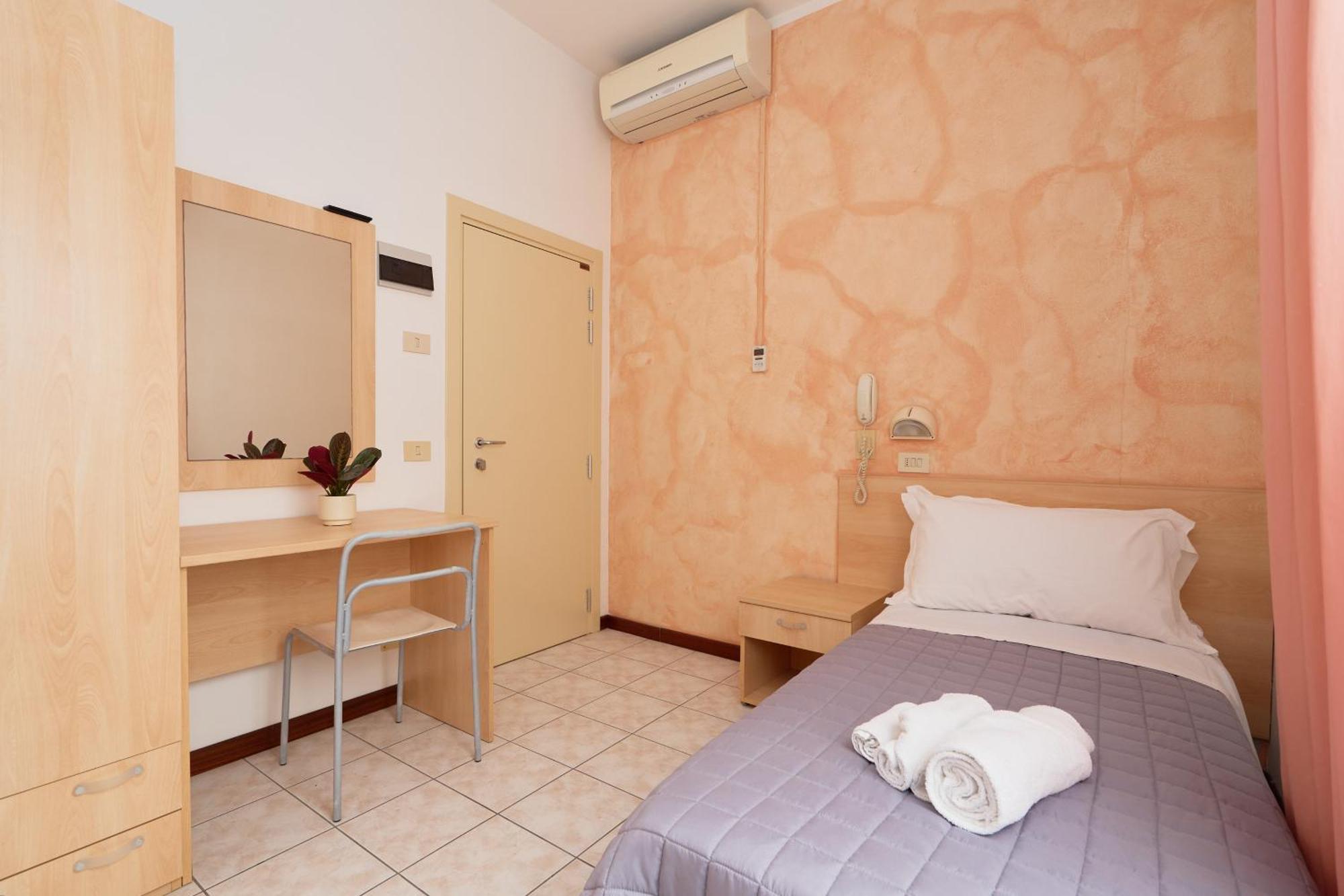 Hotel Jolanda Bellaria-Igea Marina Exteriör bild