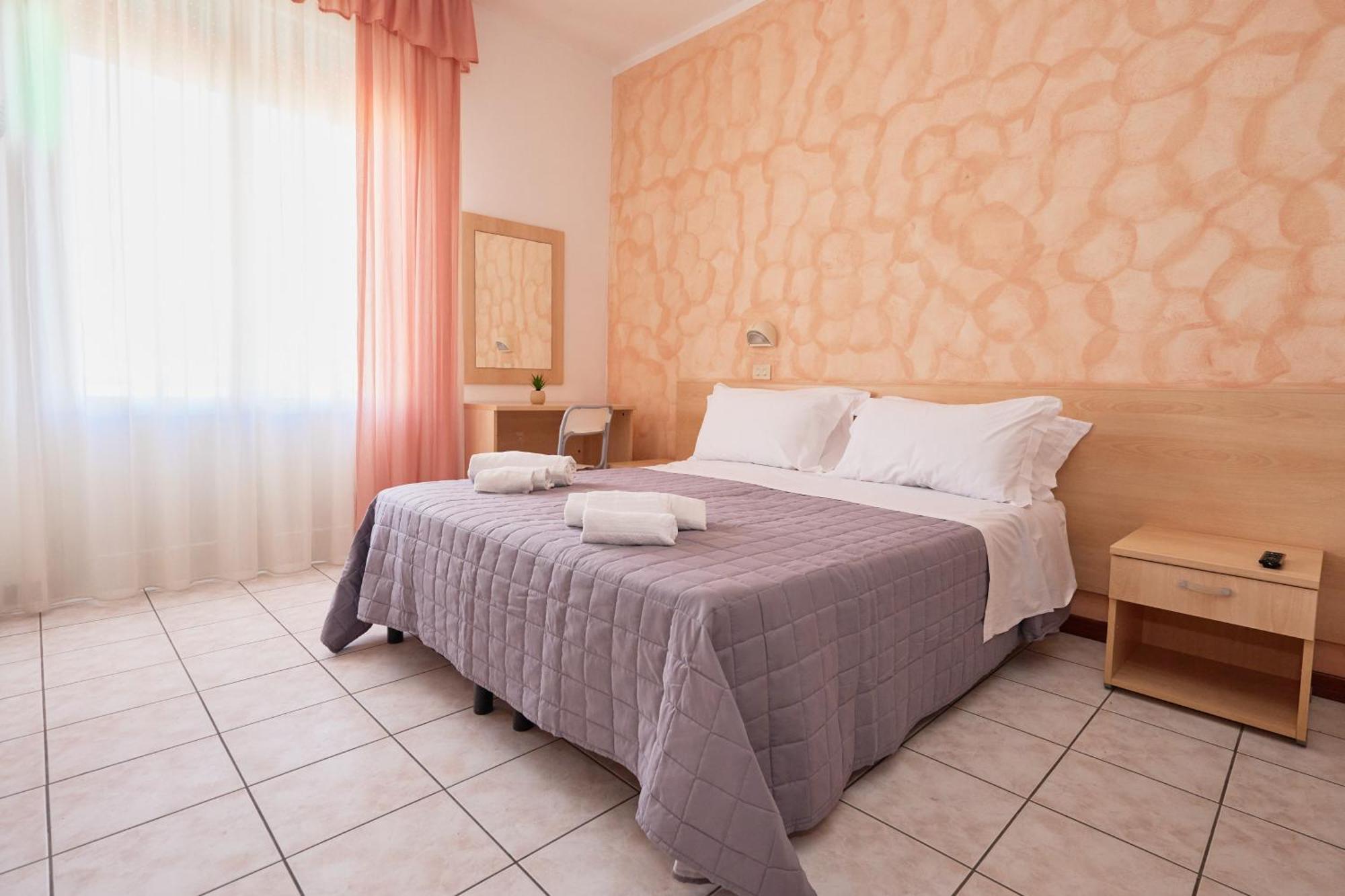Hotel Jolanda Bellaria-Igea Marina Exteriör bild