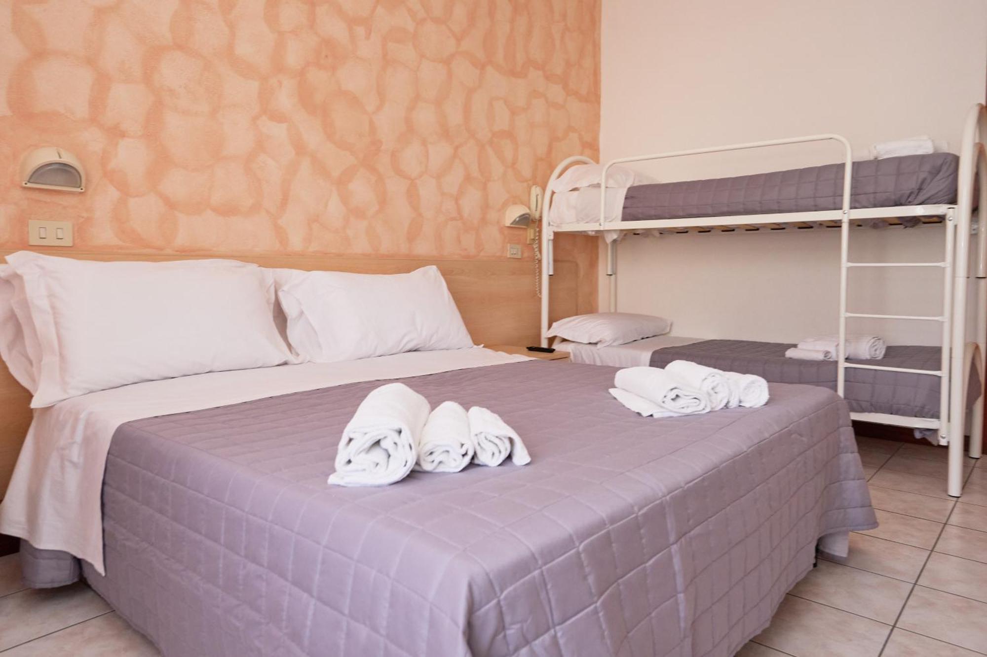 Hotel Jolanda Bellaria-Igea Marina Exteriör bild