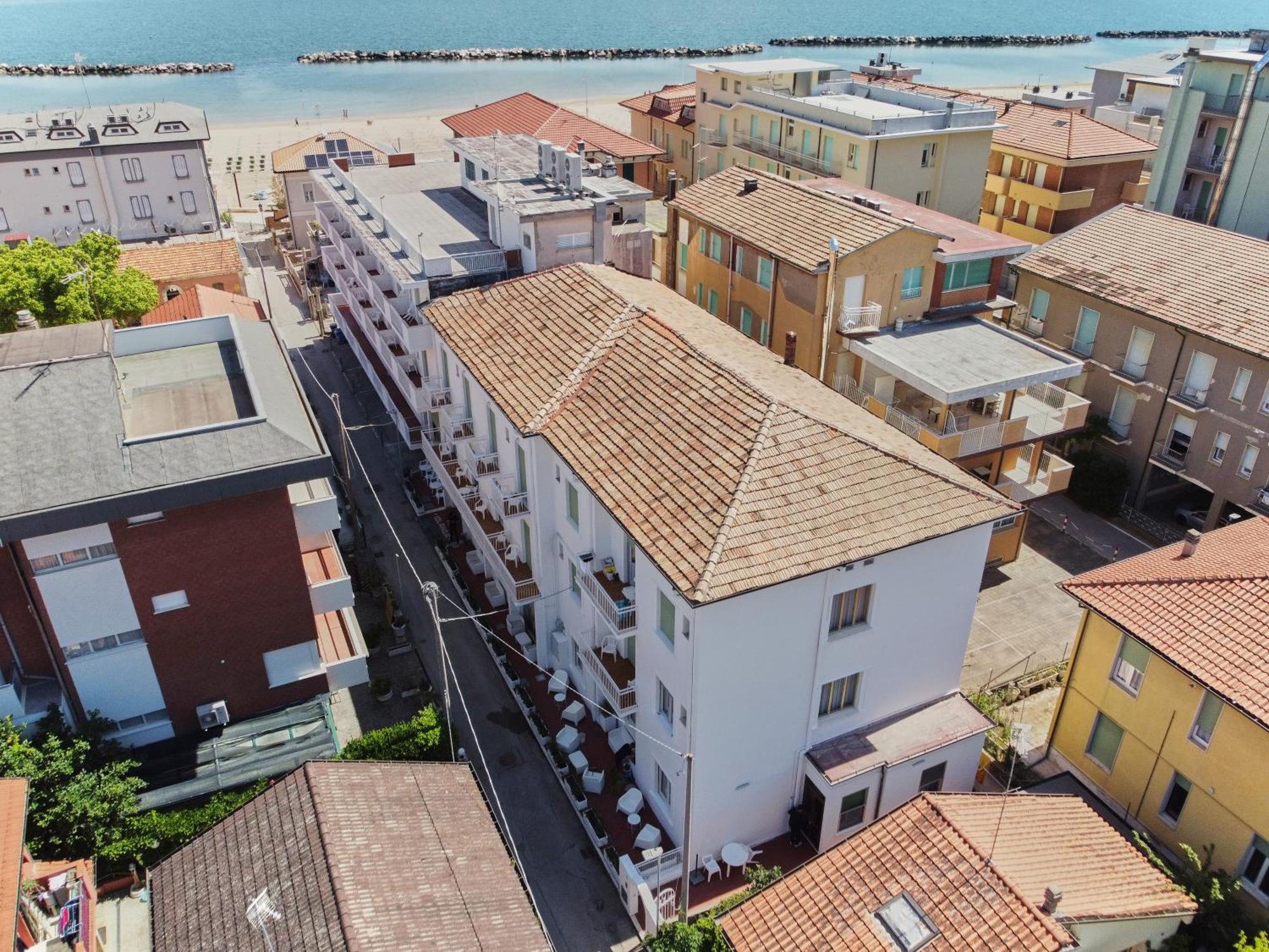 Hotel Jolanda Bellaria-Igea Marina Exteriör bild